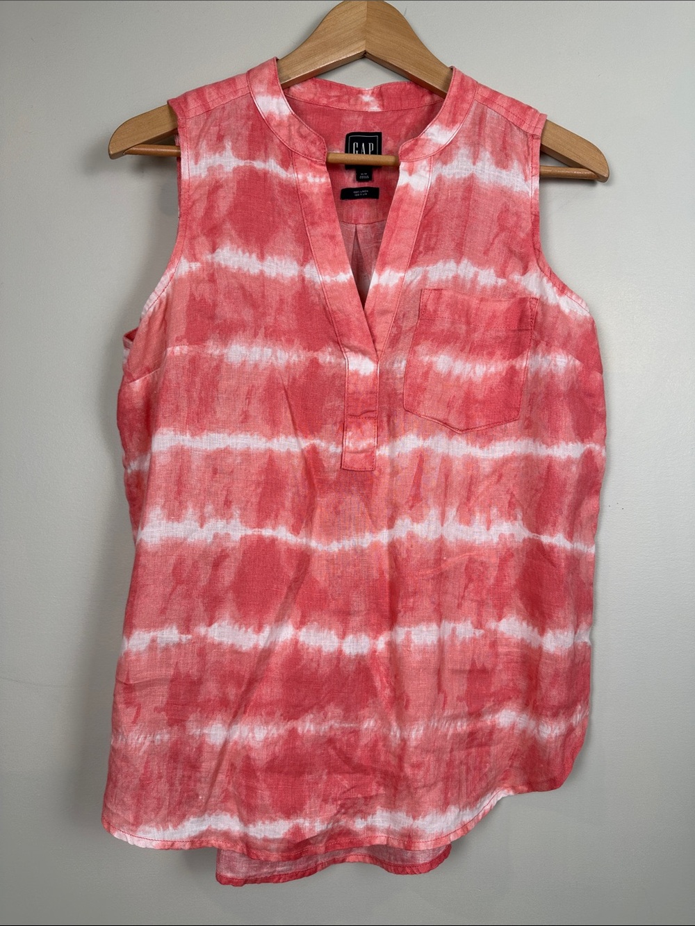 52. GAP linen 100% sleeveless tie dye top